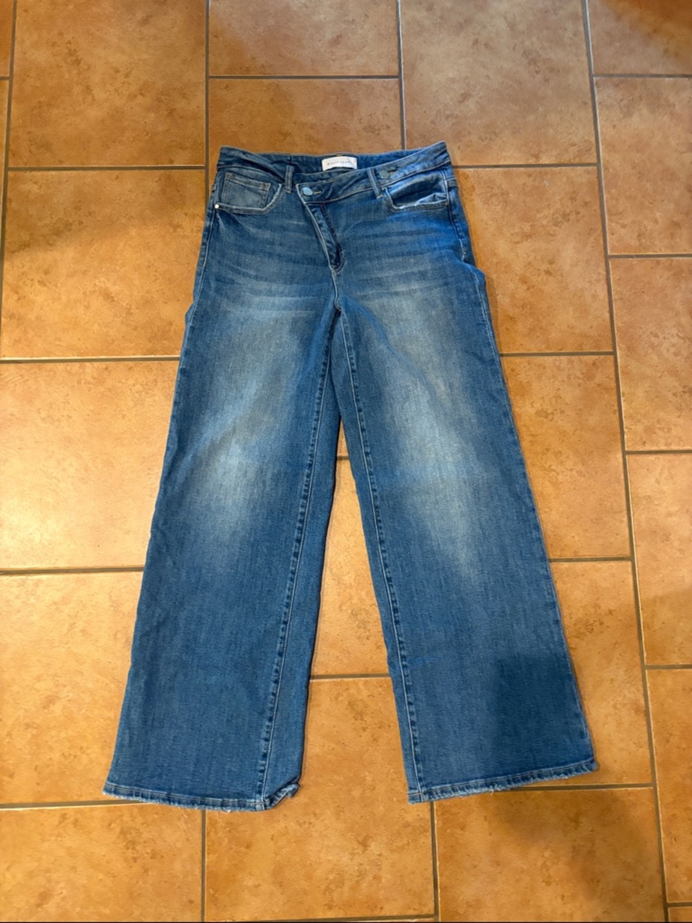 High-Rise Wide Leg Jeans in Medium Blue